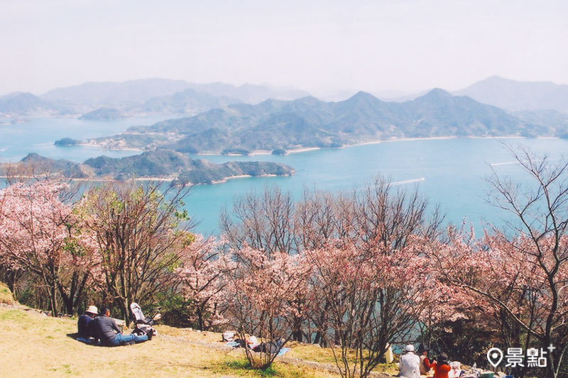 筆影山上種植2,000棵染井吉野櫻，是當地市民春天賞花野餐的好去處。