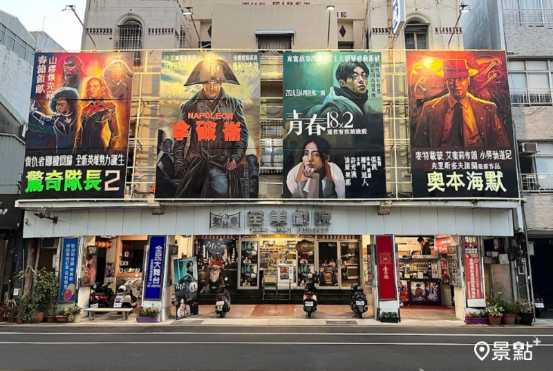  台南老戲院全美戲院是電影中的重要場景，現場也推出劇照展。( 圖／翻滾吧男孩電影有限公司，以下同 )