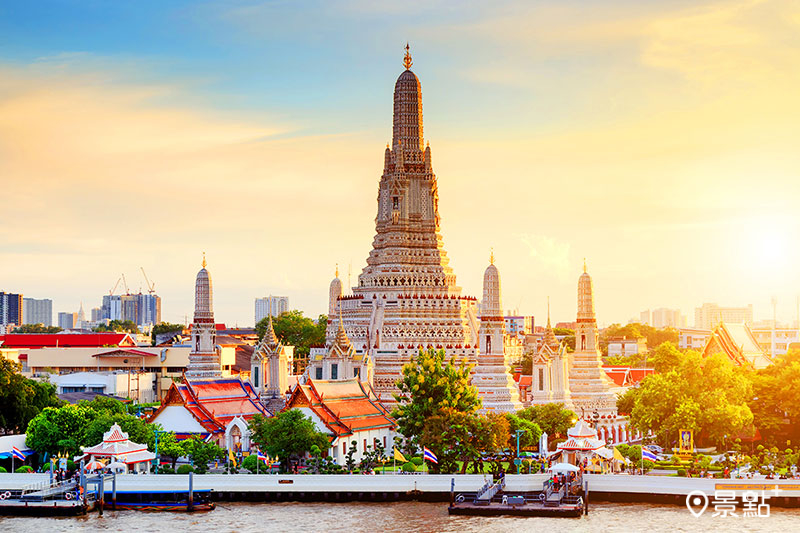 東南亞最熱銷的人氣航點-曼谷更是划算，傳統航空來回含稅票價最低1萬元左右。