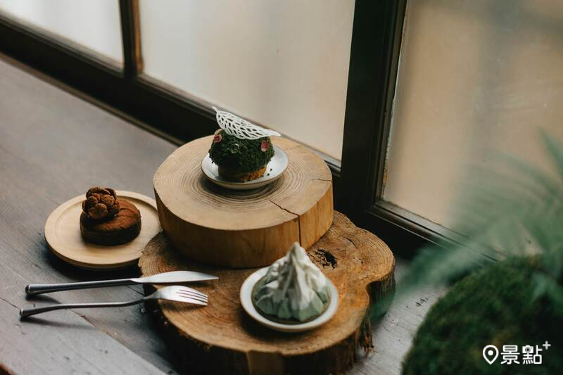 綠帶純植物烘焙特別打造出三款獨家甜點：「玉山塔」、「松果布朗尼」以及「綠色精靈」。