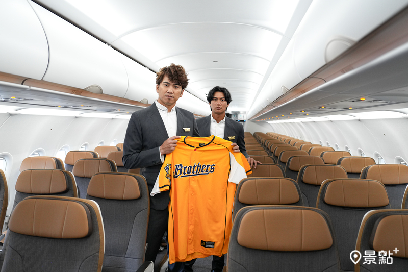 星宇航空與中信兄弟推出聯名商品，像是飛行外套、T-shirt、棒球帽等。