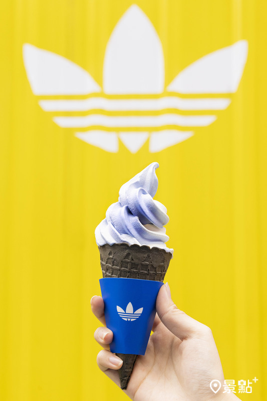 咖啡巡迴服務可以吃到夢幻藍色的adicolor CHILL!N 霜淇淋。