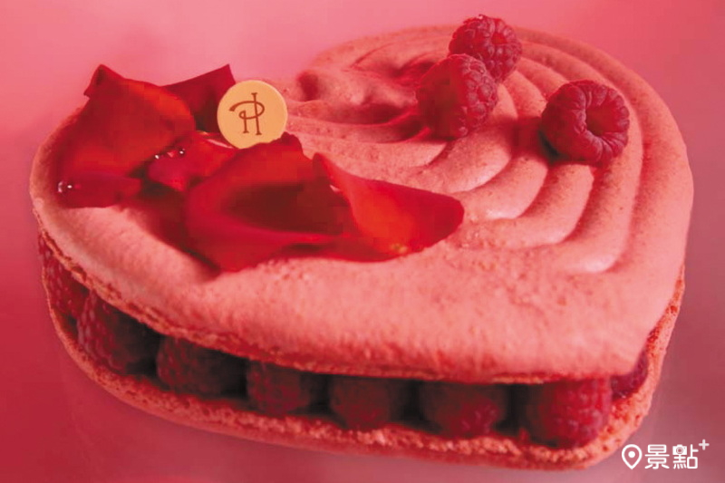 ISPAHAN心型馬卡龍蛋糕呈現出經典的玫瑰覆盆子荔枝口味。