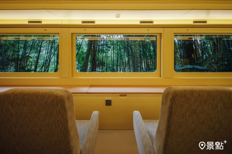 列車擁有360度環繞「透明駕駛室」，內裝也採用大片窗景結合天然景色。