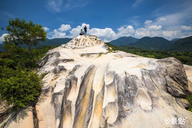 軍艦岩上可以欣賞大台北地區及群峰遠景。（圖／台北市政府）