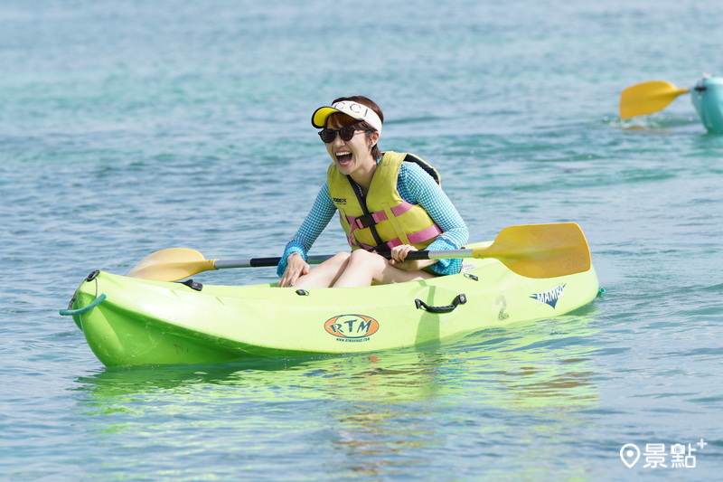  Lulu 在 Club Med 康隆尼角挑戰獨木舟。