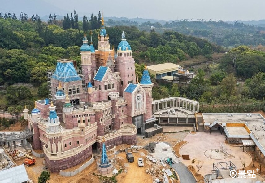 迪士尼城堡風藍白建築現身！歐樂沃築夢城堡巧克力主題備受注目新景點