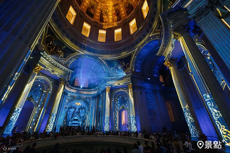 旅客可預訂榮軍院《Aura Invalides》演出門票，欣賞燦爛奪目的燈光秀。