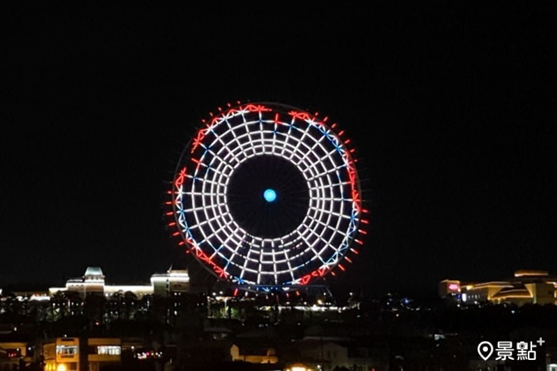  天空之夢摩天輪夜空點亮出梅花徽章，慶祝麟洋配順利二連霸！（圖／麗寶樂園渡假區） 