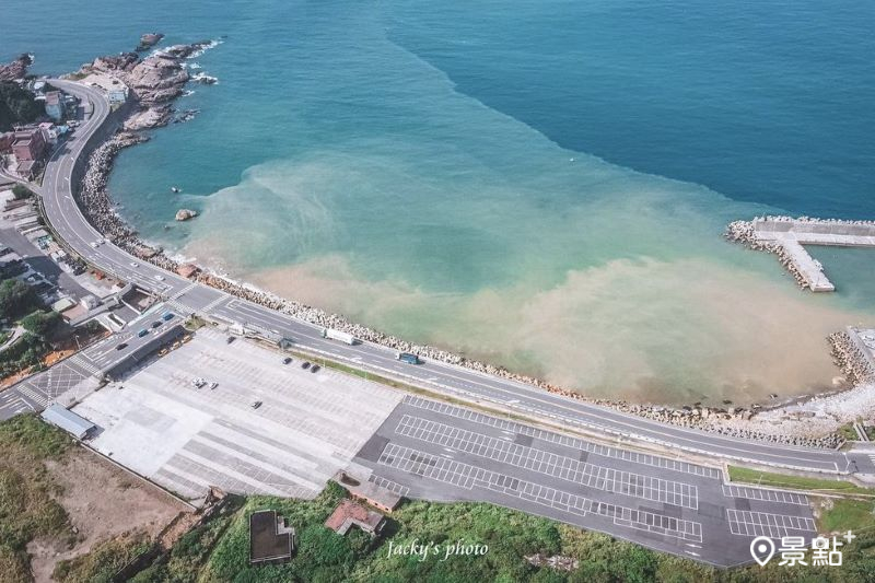 龍洞灣岬步道附近順遊景點「陰陽海」。（圖／jacky_photo718）