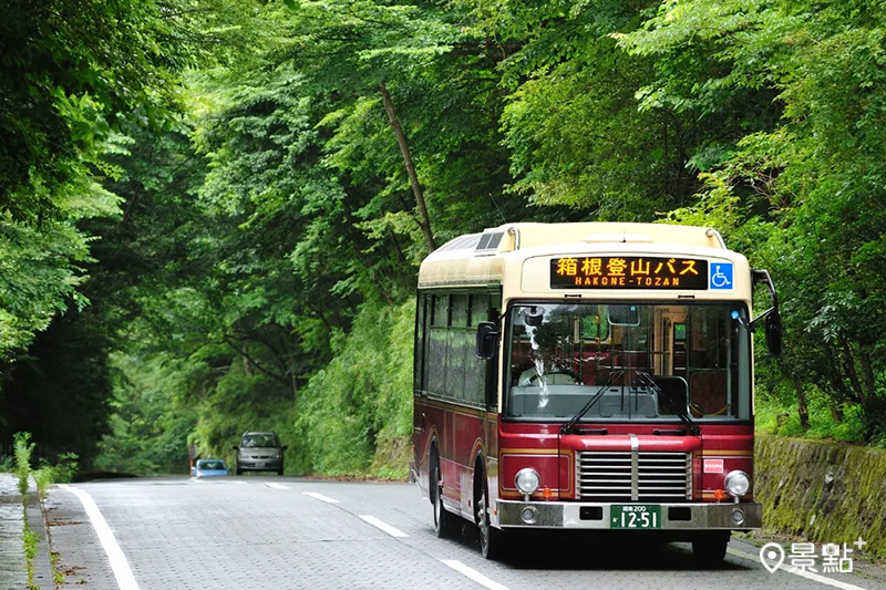 搭乘「箱根登山巴士」輕鬆前往御殿場，享受購物與溫泉樂趣。