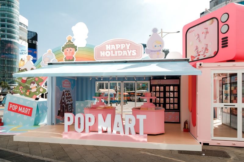 西門町六號出口真善美廣場「POP MART萌粒小屋」。（圖／POP MART）