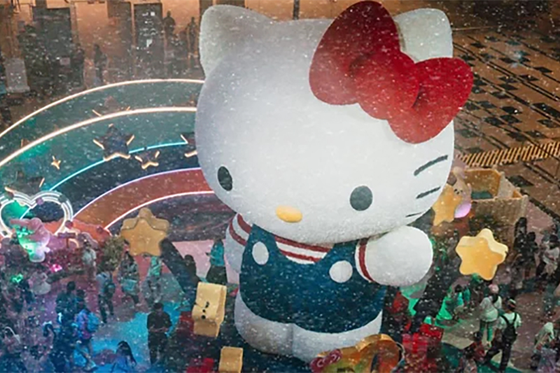 樟宜機場化身三麗鷗樂園，8米高Hello Kitty飄雪秀必拍打卡！（圖／新加坡樟宜機場，以下同）