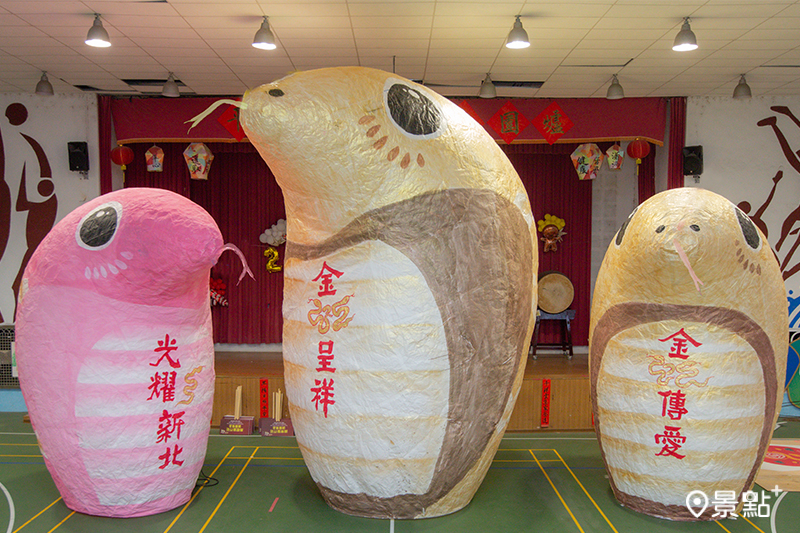 2025新北平溪天燈節20呎高金蛇主燈與雙心天燈亮相!(圖/新北市政府,以下同)