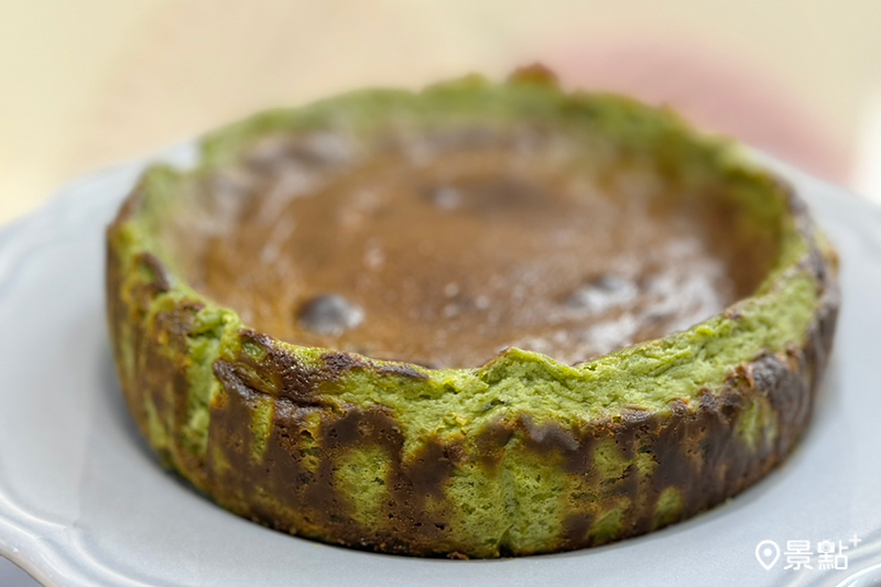 宇治抹茶巴斯克生起司。