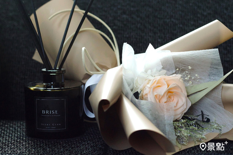 Ukai-tei Kaohsiung 為用餐的戀人們備有「情人節限定花禮組合」。