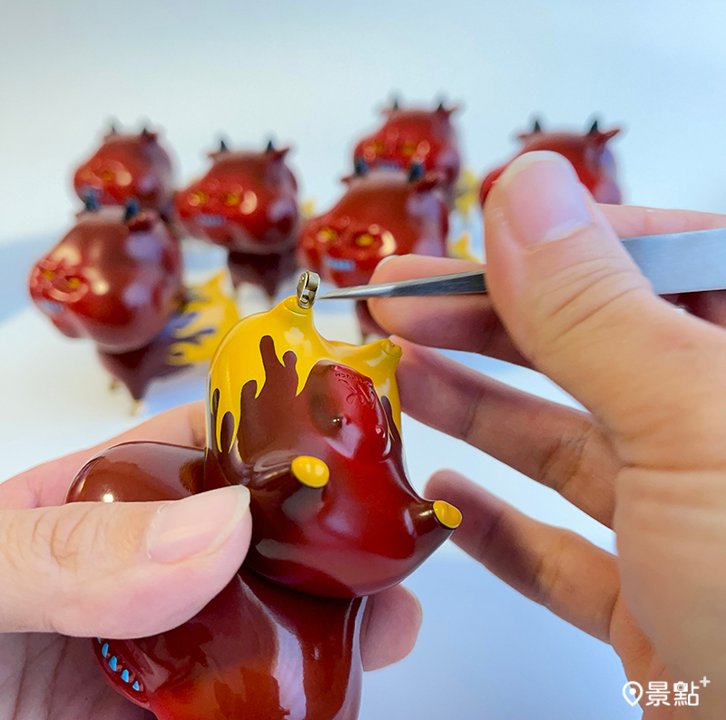 軟膠公仔的製作過程繁瑣，「AKSOULMUCH」精美細膩的公仔具有藝術收藏的價值。