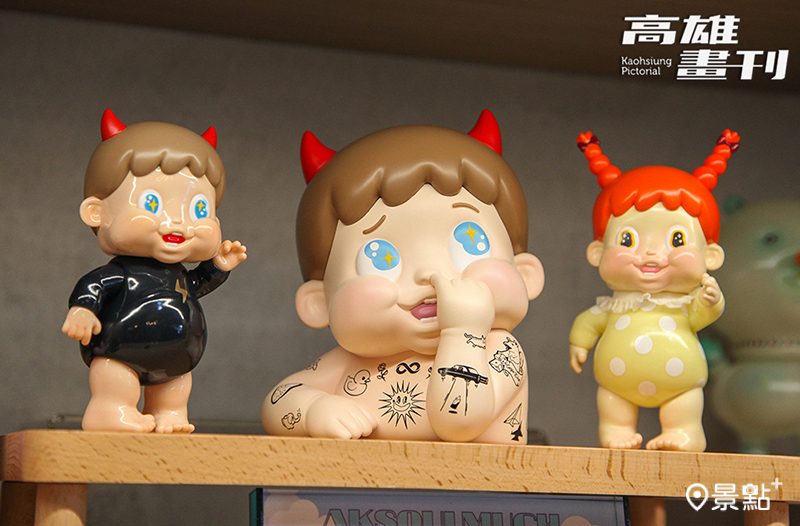攜手潮牌設計「藝術家伯虎」推出的聯名公仔，結合「藝術家伯虎」招牌的挖鼻孔動作與「Bambino」的逗趣表情。