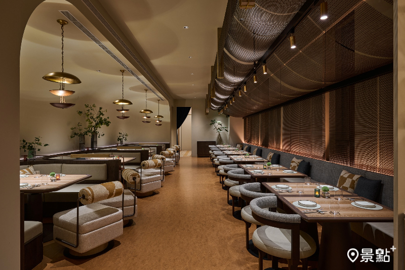 台北寒舍艾美酒店館內餐廳TIPSY Sparrow由米其林一星名廚李皞擔任廚藝總監。