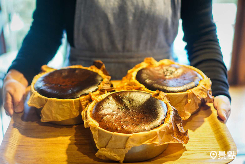 「古民家咖啡&宿Musubi」既是民宿也是咖啡廳，每日手工製作的巴斯克乳酪蛋糕。