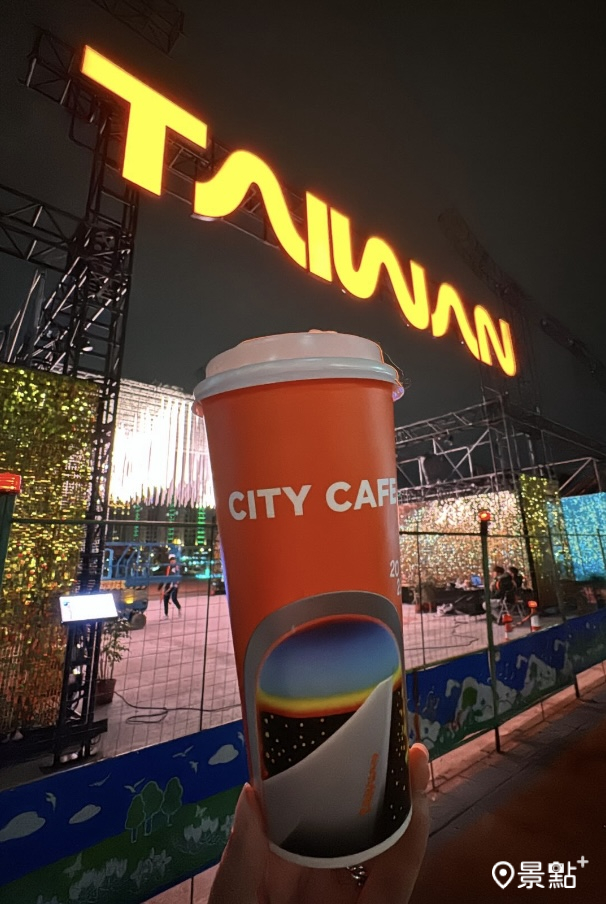 施工中的迎賓門。