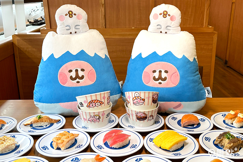 限量超萌陶瓷碗兩入組、造型抱枕2月21日起滿額集點帶回家!