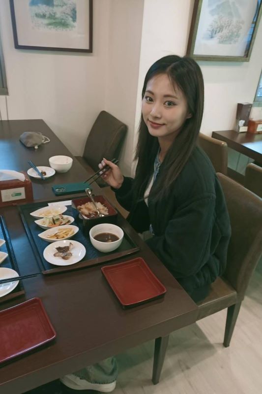 韓國知名女團TWICE成員周子瑜，於回台期間造訪寒溪呢森林人文叡地。（圖／寒溪呢）