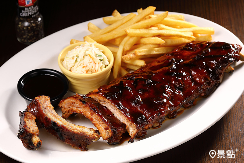 TGI FRIDAYS3月每週三全臺碳烤豬肋排買一送一。