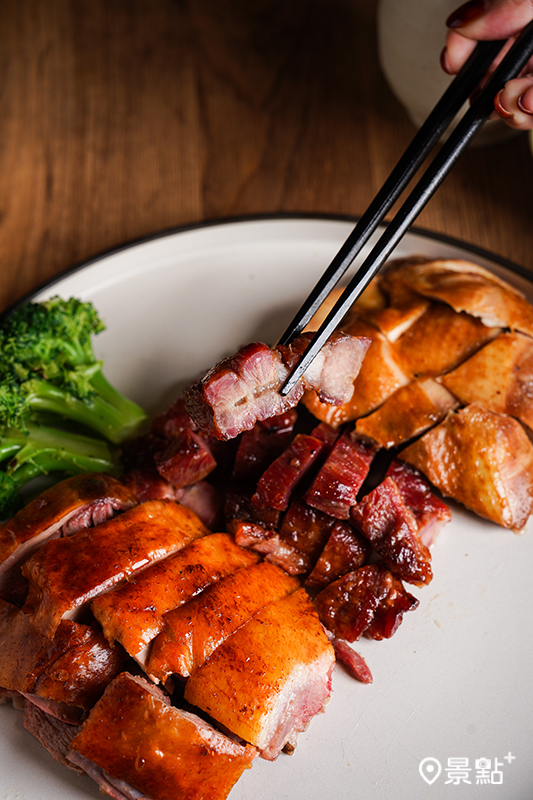 「賀鴨御品燒臘三味」，內含明爐燒鴨、玫瑰豉油雞、蜜汁烤叉燒。