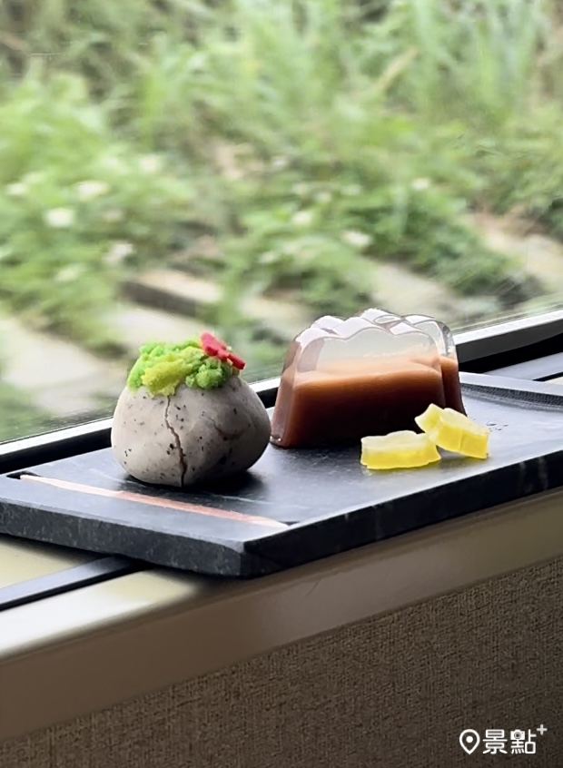 山嵐號去程甜點，山形水羊羹模樣精緻可愛。