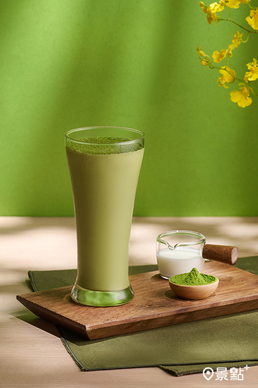 翠綠雲朵奶昔。