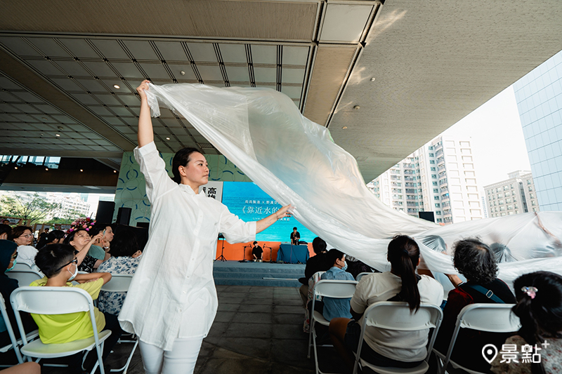 開幕期間請來「両両製造」、「野漫空間」及「不二擊」帶來《靠近水的地方》即興舞蹈演出。