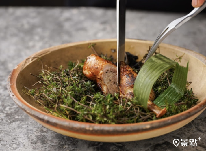 午餐時段的熱前菜：炭烤手羽先。