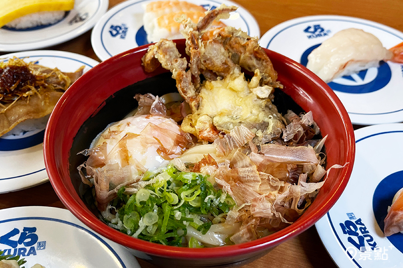 軟殼蟹天婦羅醬拌烏龍麵(冷)。