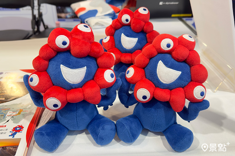 吉祥物脈脈的造型玩偶。