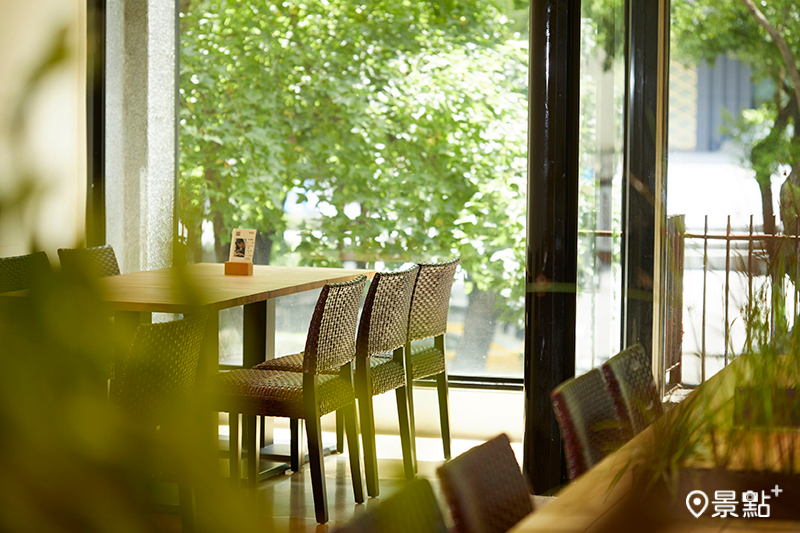 在中山北路最美陽台享用「梅好輕饗宴」。