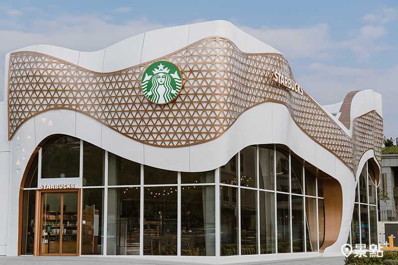 星巴克康橋門市建築外觀。