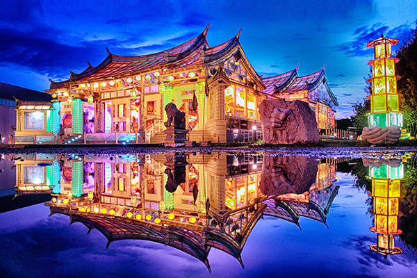 位在彰化的護聖宮也被稱作「玻璃媽祖廟」，是世界唯一的玻璃廟宇。(圖／玻璃媽祖廟)