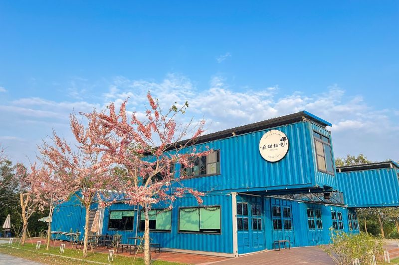 藍色貨櫃餐廳「森甜秘境」。（圖／森甜秘境，以下同）
