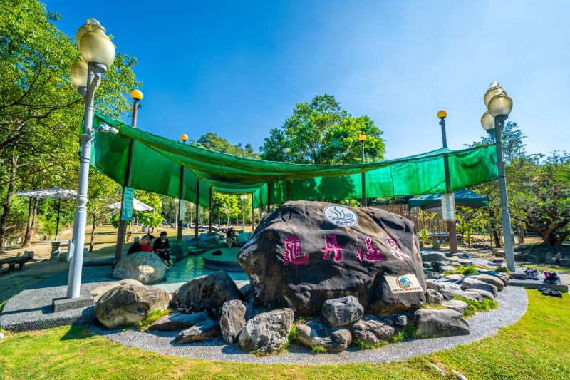 龜丹溫泉體驗池戶外泡腳池。（圖／交通部觀光署西拉雅國家風景區管理處）