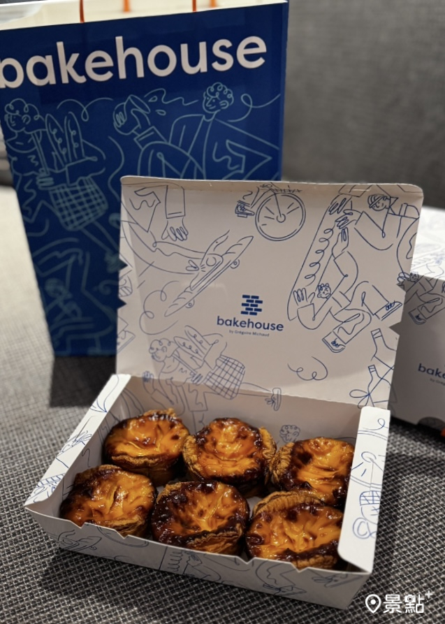 Bake House的蛋塔是觀光客遊港喜愛購買的甜點美食、瓣手禮。(圖／景點+ 張盈盈)