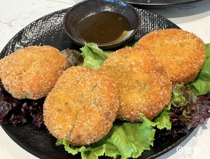 招牌黃金蝦餅。