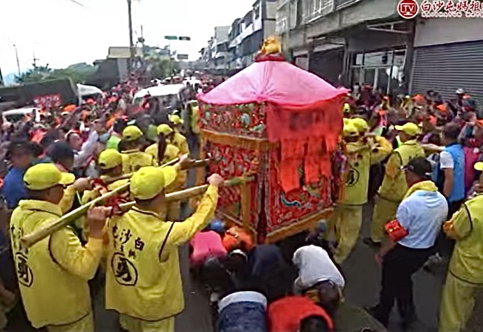 感動！白沙屯媽祖首度進駐南投名間！停駐修玄宮200年來頭一次南投鄉親欣喜若狂