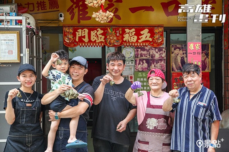 從備料到包粽全家總動員,手工製作的迷你粽不只可愛誘人,配料也豐富不馬虎。