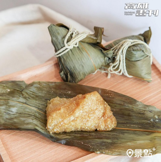 天然鹼水與圓糯米慢熬4小時，美滿的鹼粽如麻糬般軟Q綿密，口感細緻迷人。 