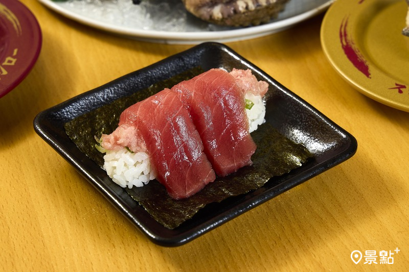 奢華黑鮪魚中腹海苔包 120元。