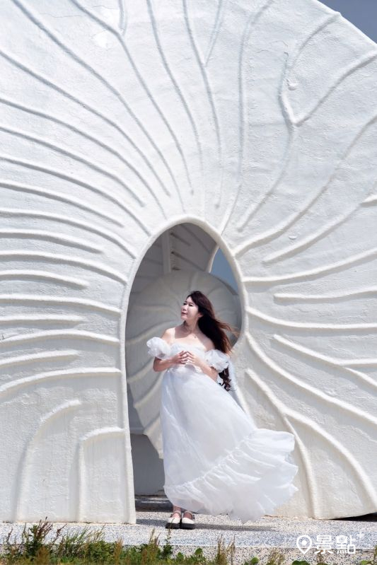 林投沙灘上以心貝為形象的貝殼教堂。