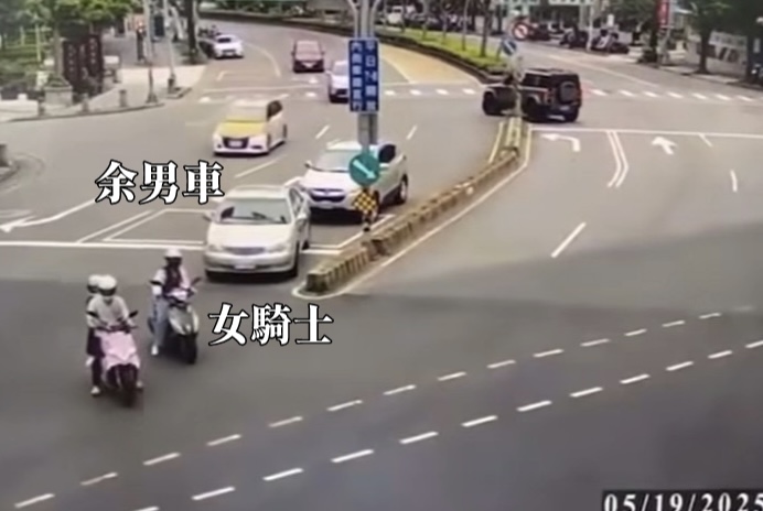  余男車在國慶路口( 左轉銜接國成街) 停等紅燈