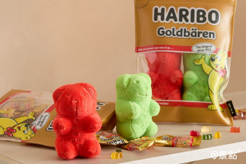 小熊軟糖袋迷你吊飾一比一還原糖果包裝。