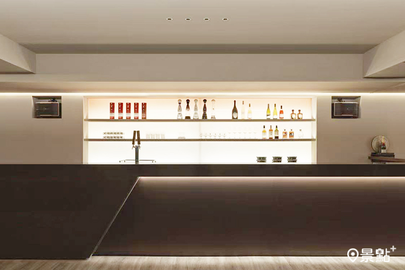 Tee Time吧台供應汲飲調酒、生啤與各式烈酒與葡萄酒。